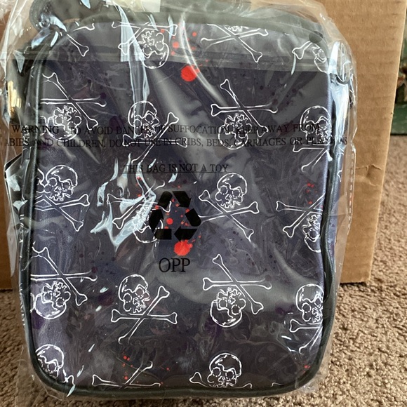 NWT Disney Villains wondapop crossbody bag - Picture 4 of 4